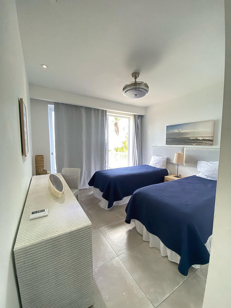 Coastal Comfort IX-102