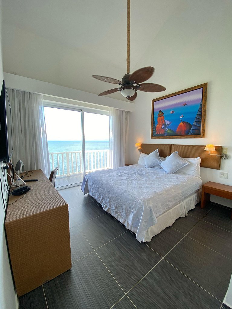 Sunlit Serenity by the Sea Samana 2-301