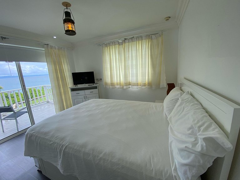 Spacious Oceanfront XII-201