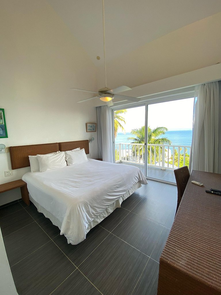 Blue Horizon Hideaway V-302