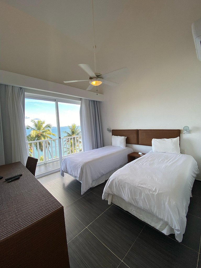 Blue Horizon Hideaway V-302